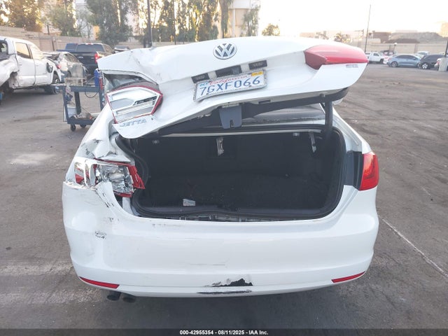 3VWD17AJ0EM329992 Volkswagen Jetta