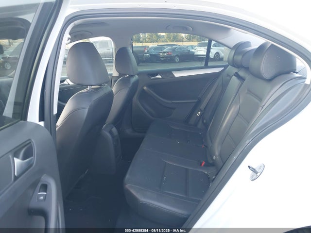 3VWD17AJ0EM329992 Volkswagen Jetta