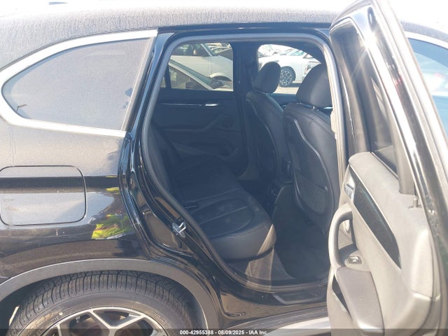 BMW X1 2018 WBXHT3C38J3H31038 Image 8