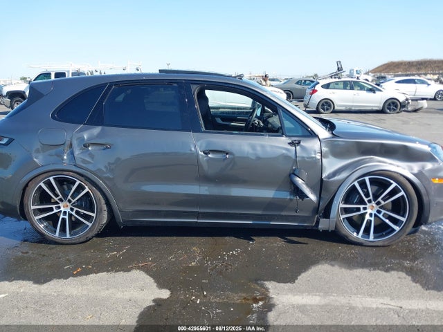 WP1AA2AYXSDA03578 Porsche 2025