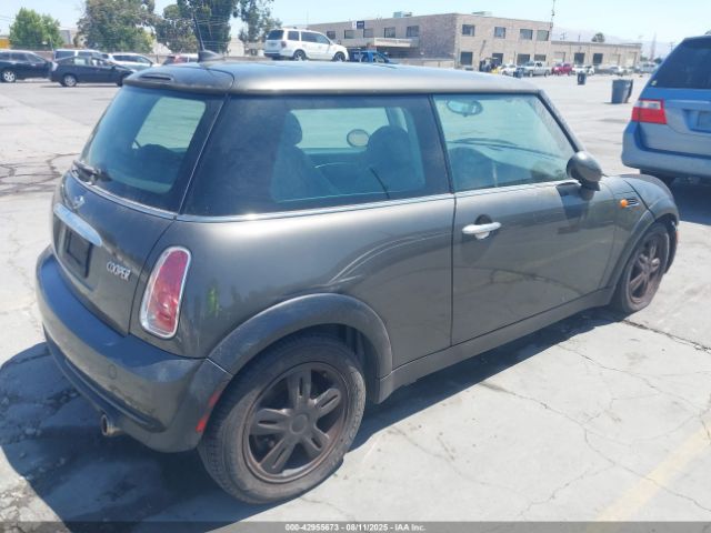 2006 MINI COOPER WMWRC33516TJ78883 Photo 3