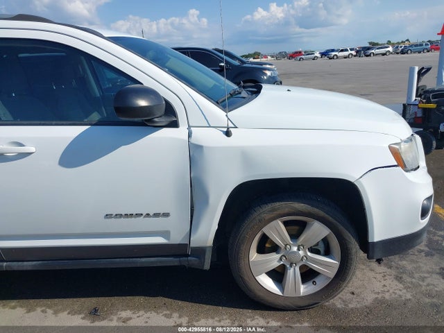 1C4NJCBA0GD641811 Jeep Compass