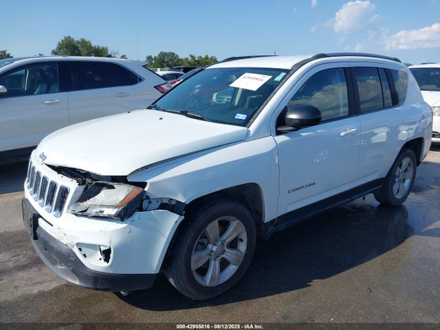 1C4NJCBA0GD641811 Jeep Compass