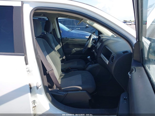 1C4NJCBA0GD641811 Jeep Compass