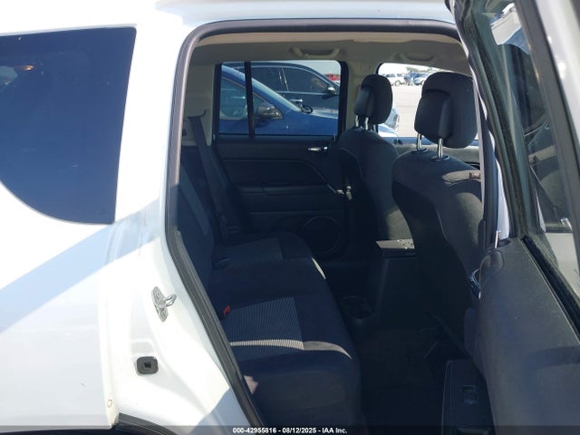 1C4NJCBA0GD641811 Jeep Compass