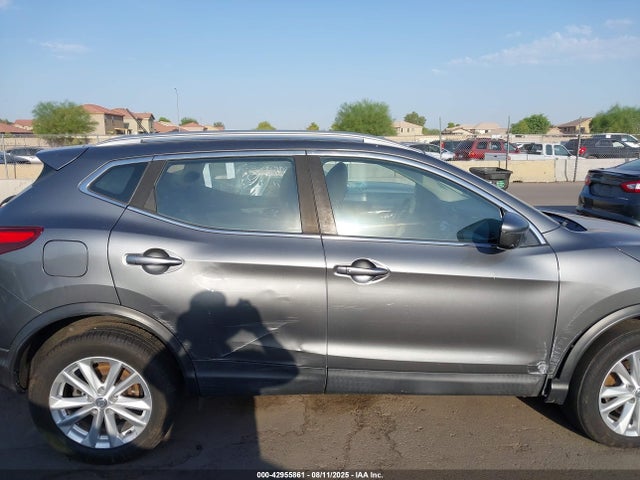 JN1BJ1CP3JW150965 Nissan Rogue Sport Sv