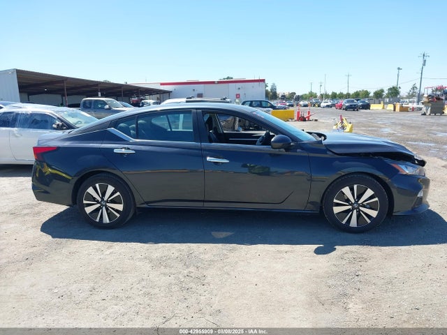Nissan 2022 2022 1N4BL4DV1NN360827 Image 13
