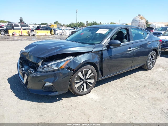 Nissan 2022 2022 1N4BL4DV1NN360827 Image 2