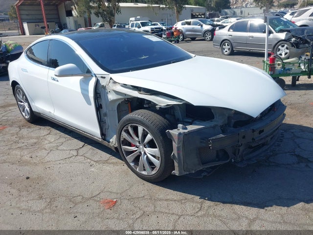 2014 TESLA MODEL S 5YJSA1H1XEFP58011 Photo 0