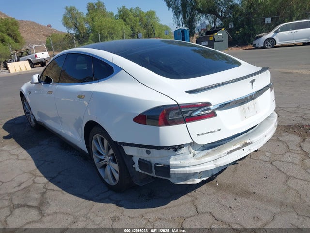 2014 TESLA MODEL S 5YJSA1H1XEFP58011 Photo 2