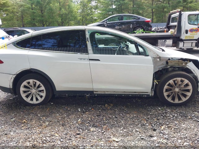 Tesla MODEL X 2020 5YJXCBE23LF263830 Image 13