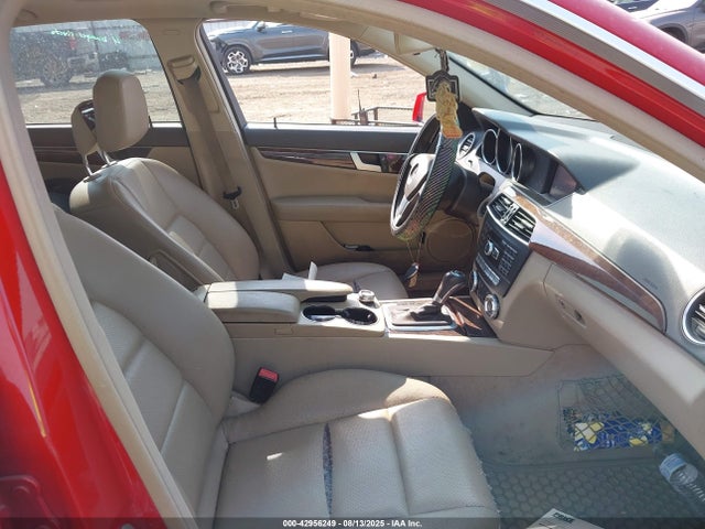 WDDGF8ABXEG159303 Mercedes-Benz C-Class