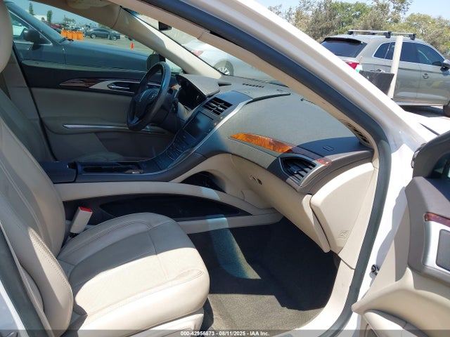 Lincoln 2016 2016 3LN6L2LU5GR611112 Image 5