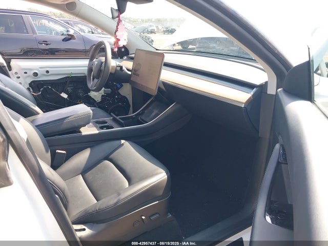 2020 TESLA MODEL Y 5YJYGDEE8LF044442 Photo 4