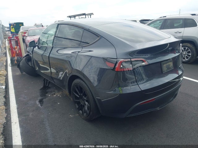 2024 TESLA MODEL Y 7SAYGDEEXRA227401 Photo 2