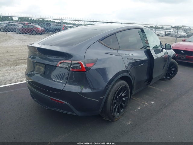2024 TESLA MODEL Y 7SAYGDEEXRA227401 Photo 3