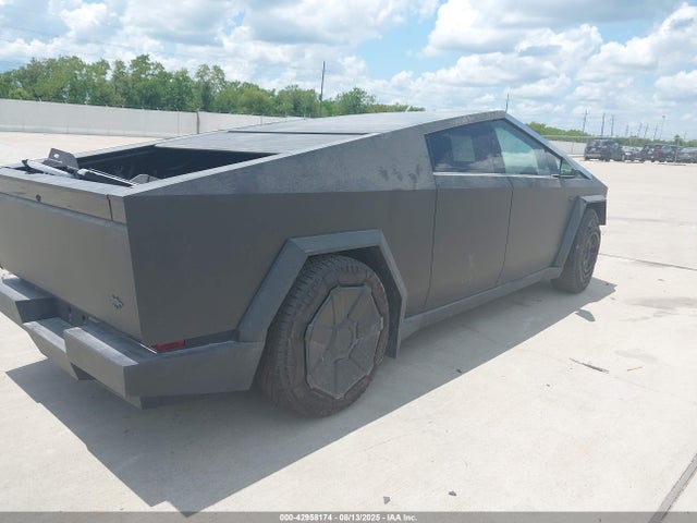 2024 TESLA CYBERTRUCK 7G2CEHEE3RA032760 Photo 3