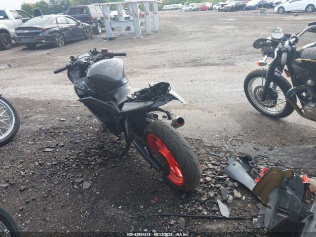 2021 YAMAHA YZFR3 MH3RH18Y4MK006816 Photo 2