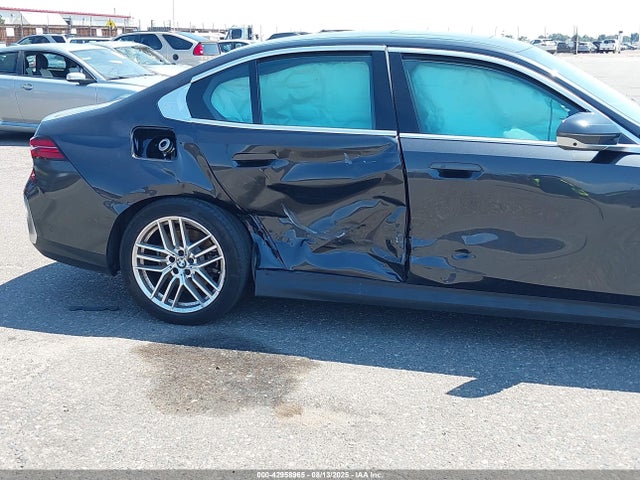 BMW 530I 2024 WBA53FJ07RCS07301 Image 6