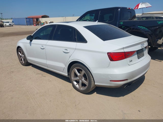 2015 AUDI A3 WAUACGFF4F1005296 Photo 2