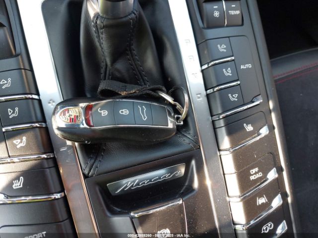 2017 PORSCHE MACAN WP1AG2A50HLB55002 Photo 10