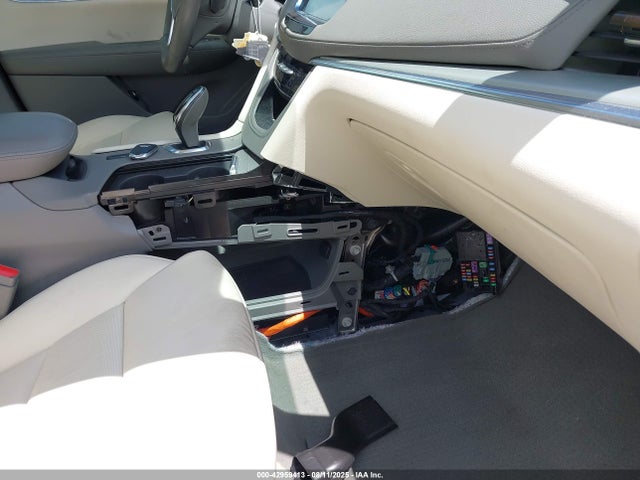 2018 CADILLAC XT5 1GYKNCRS9JZ192638 Photo 5