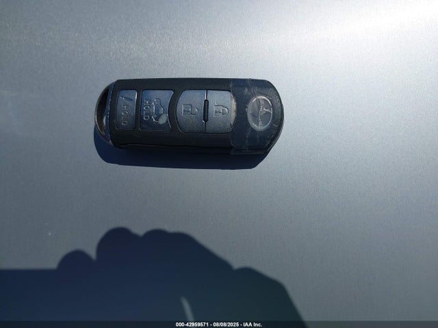 3MYDLBZV1GY132933 Scion p5v