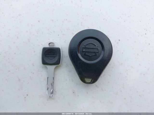 2018 HARLEY-DAVIDSON FLHC 1HD1YAJ18JC035460 Photo 10