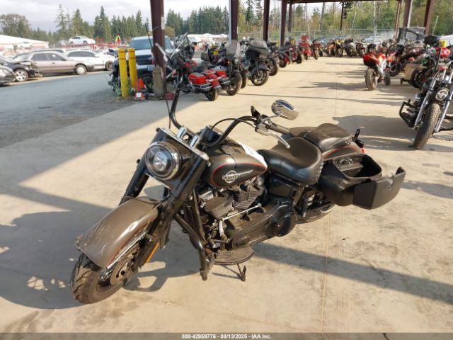2018 HARLEY-DAVIDSON FLHC 1HD1YAJ18JC035460 Photo 1