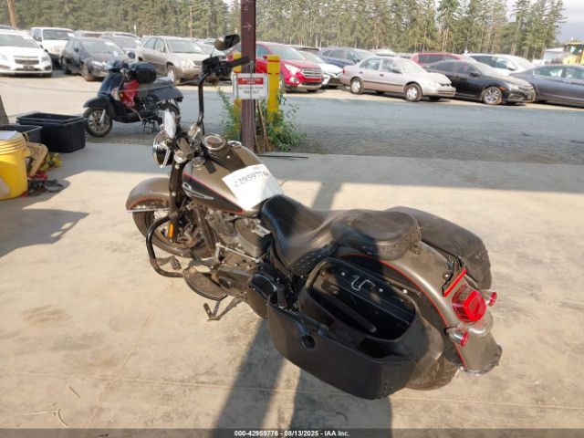 2018 HARLEY-DAVIDSON FLHC 1HD1YAJ18JC035460 Photo 2