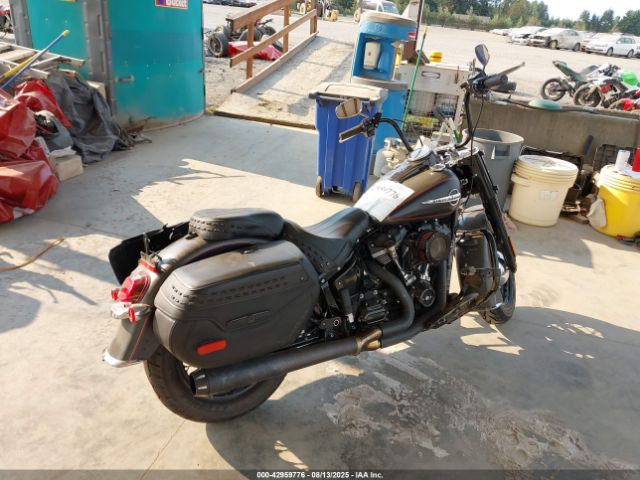 2018 HARLEY-DAVIDSON FLHC 1HD1YAJ18JC035460 Photo 3