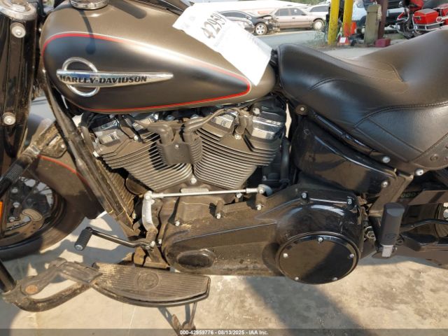 2018 HARLEY-DAVIDSON FLHC 1HD1YAJ18JC035460 Photo 8