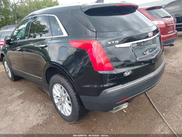 2017 CADILLAC XT5 1GYKNARS2HZ110764 Photo 2
