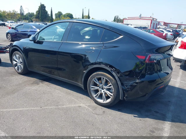 2023 TESLA MODEL Y 7SAYGDED9PF947859 Photo 2