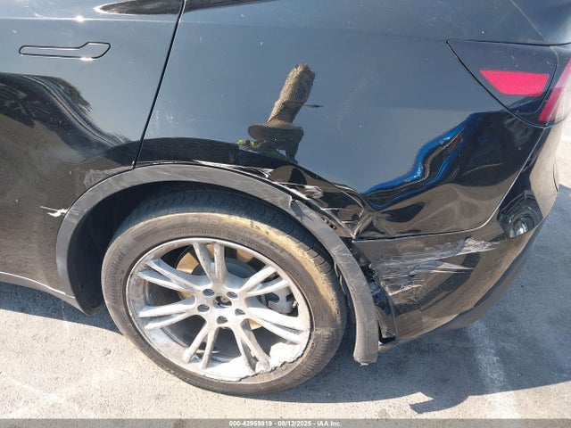 2023 TESLA MODEL Y 7SAYGDED9PF947859 Photo 5