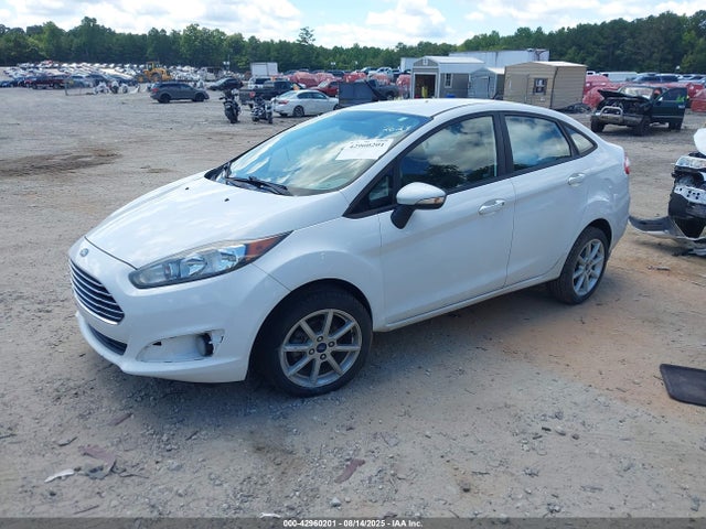 Ford 2015 2015 3FADP4BJ8FM132624 Image 2