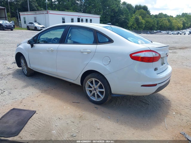 Ford 2015 2015 3FADP4BJ8FM132624 Image 3