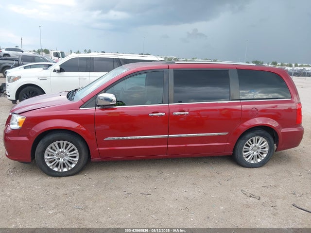 2C4RC1JG1GR121345 Chrysler Town and Country