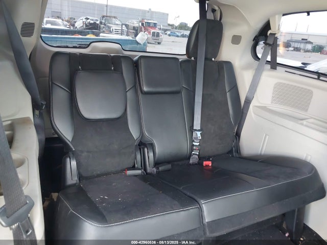 2C4RC1JG1GR121345 Chrysler Town and Country