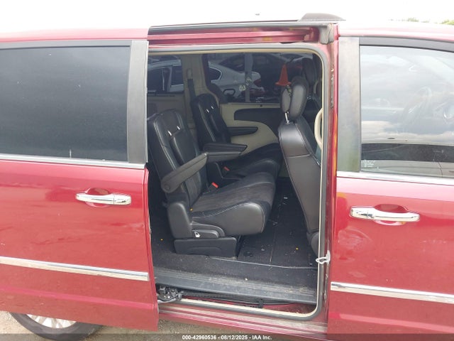 2C4RC1JG1GR121345 Chrysler Town and Country