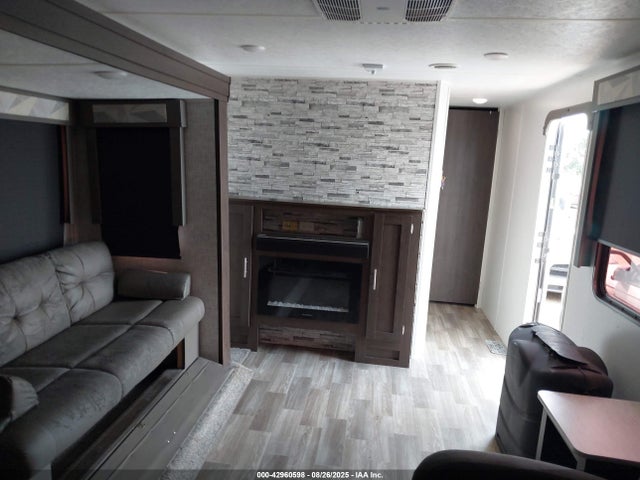 42960598 :رقم المزاد ، 4X4TWDC26LA268169 vin ، 2020 Forest River Wildwood مزاد بيع