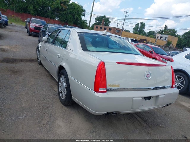 2011 CADILLAC DTS 1G6KA5E66BU144778 Photo 2