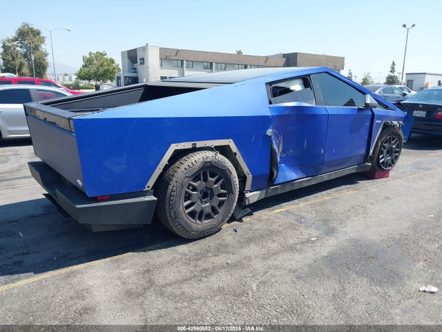 2024 TESLA CYBERTRUCK 7G2CEHEE4RA007575 Photo 3