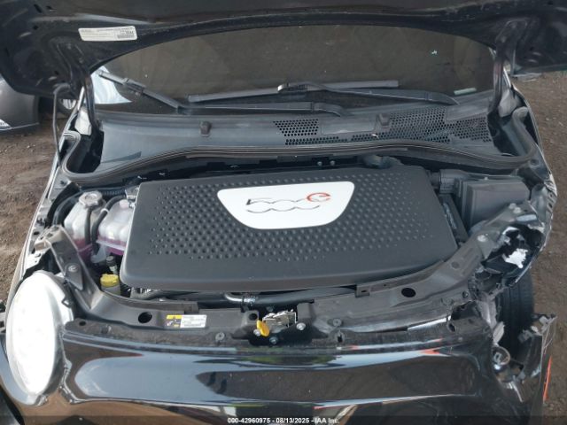 2015 FIAT 500E 3C3CFFGE9FT741294 Photo 9