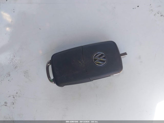 3VW517AT6EM821755 Volkswagen 2014