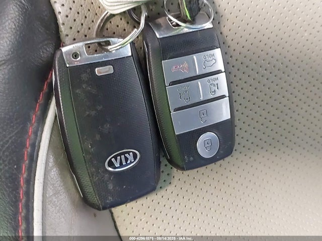 KIA Sedona 2017 KNDMB5C15H6327595 Image 11
