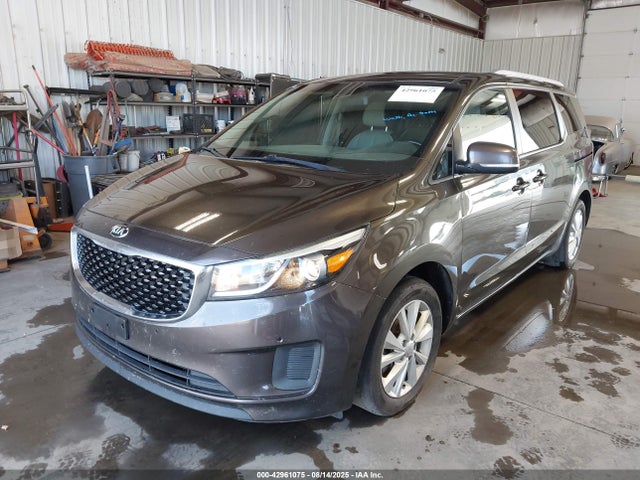 KIA Sedona 2017 KNDMB5C15H6327595 Image 2