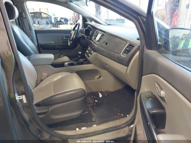 KIA Sedona 2017 KNDMB5C15H6327595 Image 5