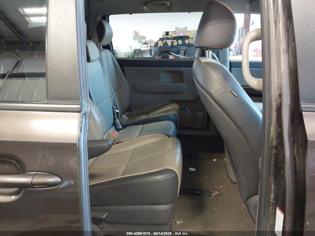 KIA Sedona 2017 KNDMB5C15H6327595 Image 8