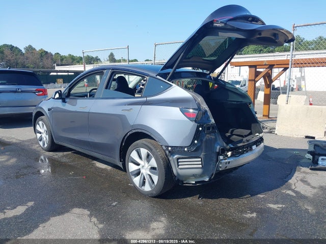 2023 TESLA MODEL Y 7SAYGDEE8PA169124 Photo 2